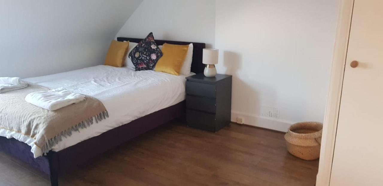 Stunning 1-Bed Apartment In Лондон Экстерьер фото