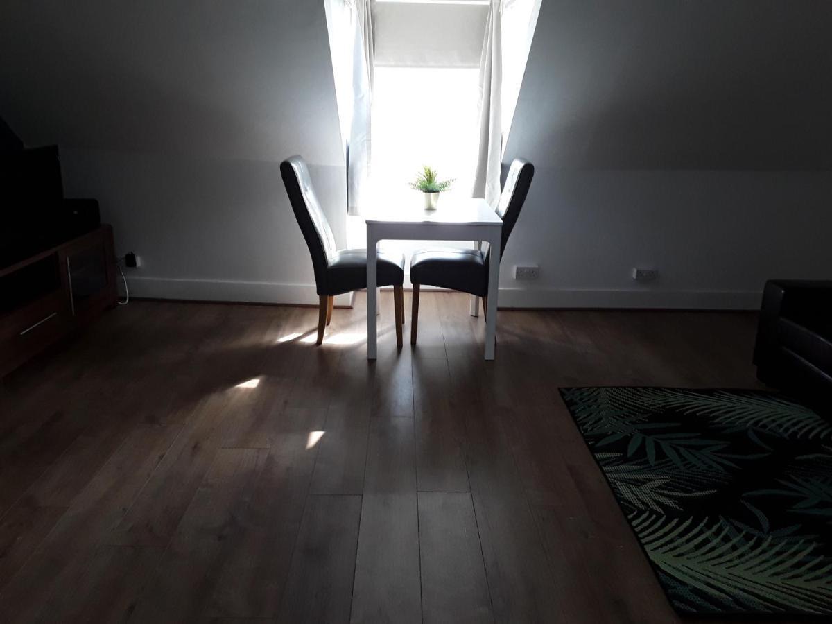 Stunning 1-Bed Apartment In Лондон Экстерьер фото